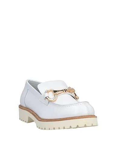 https://images.styletyx.com/images/white-leather-loafers-vsl-13294052_2.webp