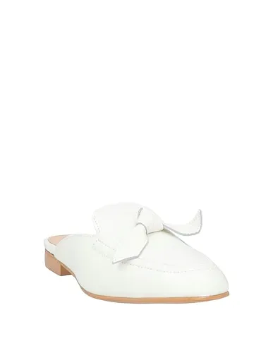 https://images.styletyx.com/images/white-leather-mules-and-clogs-baldinini-710425131_2.webp
