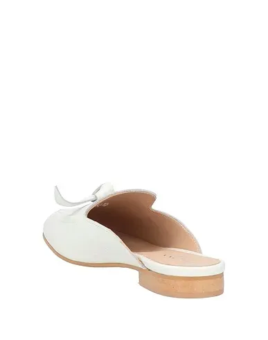 https://images.styletyx.com/images/white-leather-mules-and-clogs-baldinini-710425131_3.webp