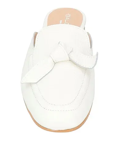 https://images.styletyx.com/images/white-leather-mules-and-clogs-baldinini-710425131_4.webp