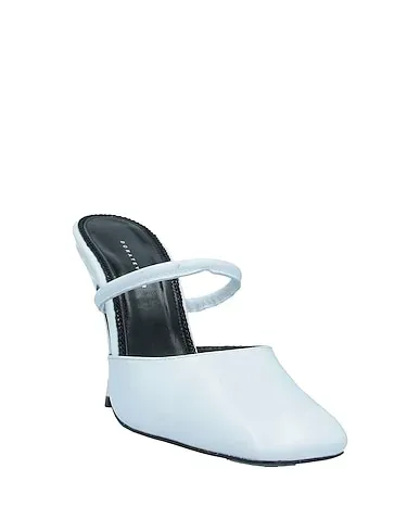 https://images.styletyx.com/images/white-leather-mules-and-clogs-dorateymur-867451_2.webp