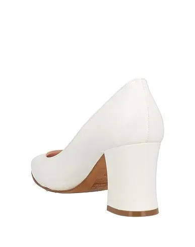 https://images.styletyx.com/images/white-leather-pump-fauzian-jeunesse-710775552_3.webp