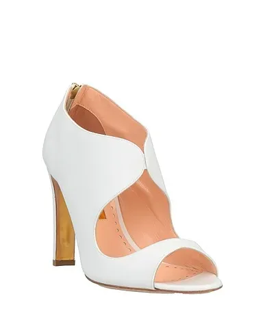 https://images.styletyx.com/images/white-leather-pump-rupert-sanderson-3049762_2.webp