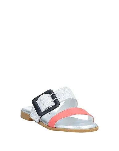 https://images.styletyx.com/images/white-leather-sandals-ebarrito-826648_2.webp