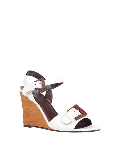 https://images.styletyx.com/images/white-leather-sandals-hazy-13211422_2.webp