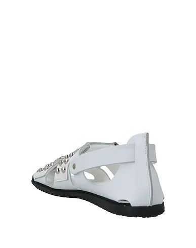 https://images.styletyx.com/images/white-leather-sandals-il-laccio-13156802_3.webp