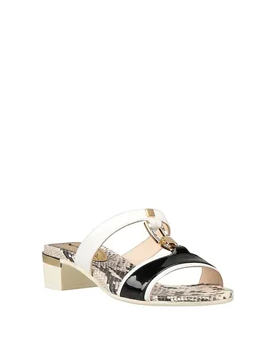 https://images.styletyx.com/images/white-leather-sandals-loretta-pettinari-13230532_2.webp