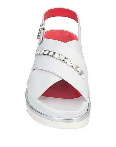 https://images.styletyx.com/images/white-leather-sandals-pas-de-rouge-13051622_4.webp