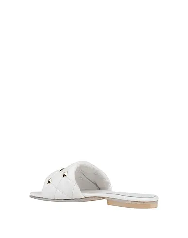https://images.styletyx.com/images/white-leather-sandals-pierfrancesco-vincenti-13396804_3.webp