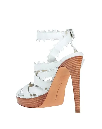 https://images.styletyx.com/images/white-leather-sandals-rupert-sanderson-424174_3.webp