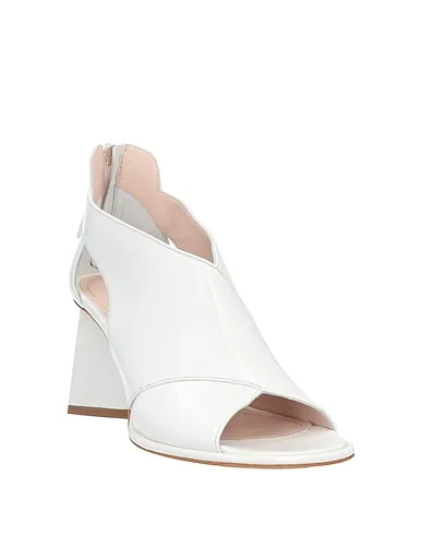 https://images.styletyx.com/images/white-leather-sandals-strategia-12985215_2.webp