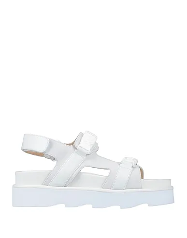 https://images.styletyx.com/images/white-leather-sandals-stuart-weitzman-2917789_1.webp