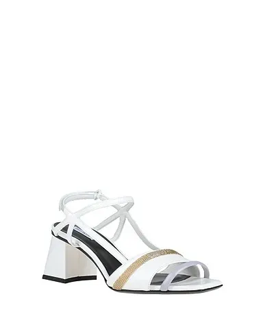 https://images.styletyx.com/images/white-leather-sandals-tipe-e-tacchi-2609062_2.webp