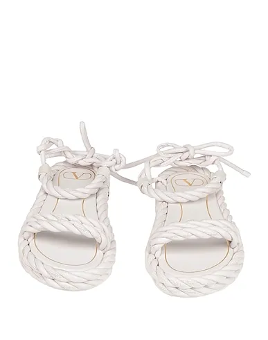 https://images.styletyx.com/images/white-leather-sandals-valentino-1473589_4.webp