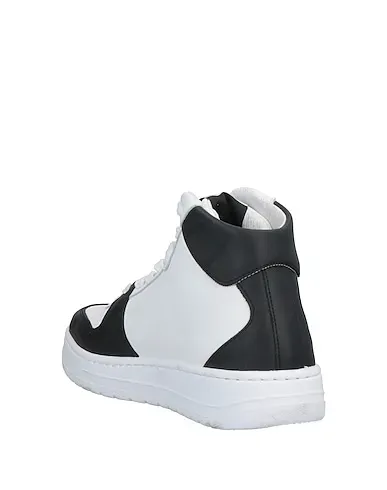 https://images.styletyx.com/images/white-leather-sneakers-2star-13179705_3.webp