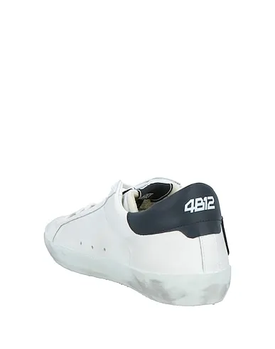 https://images.styletyx.com/images/white-leather-sneakers-4b12-1225143144_3.webp