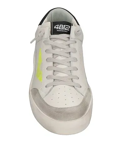 https://images.styletyx.com/images/white-leather-sneakers-4b12-13226250_4.webp