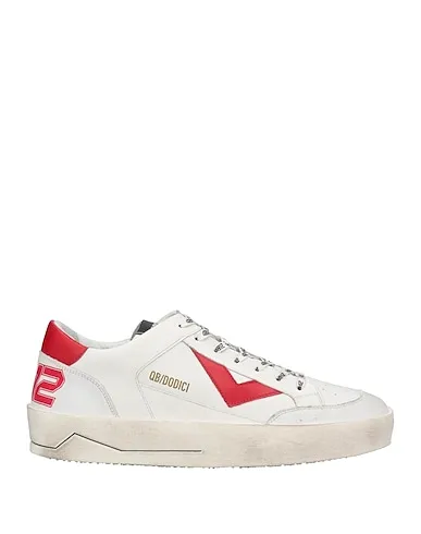 https://images.styletyx.com/images/white-leather-sneakers-4b12-13300725_1.webp