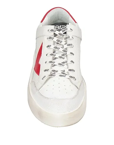 https://images.styletyx.com/images/white-leather-sneakers-4b12-13300725_4.webp