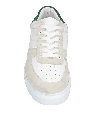 https://images.styletyx.com/images/white-leather-sneakers-alessandro-gilles-711649716_4.webp