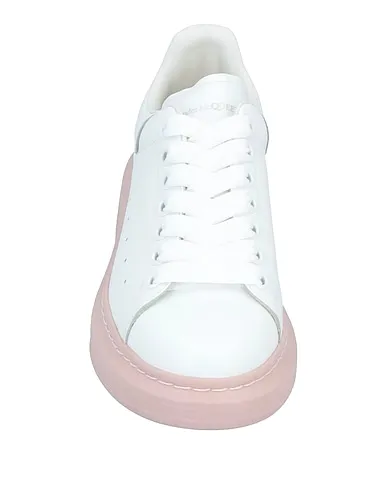 https://images.styletyx.com/images/white-leather-sneakers-alexander-mcqueen-13443370_4.webp