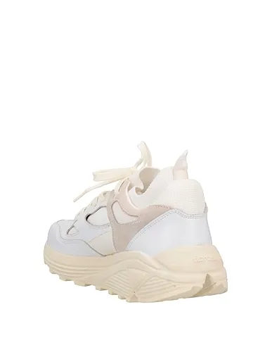 https://images.styletyx.com/images/white-leather-sneakers-brandblack-13189030_3.webp