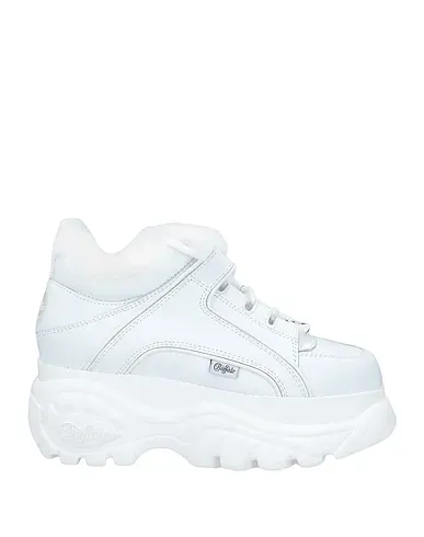 https://images.styletyx.com/images/white-leather-sneakers-buffalo-597045747_1.webp