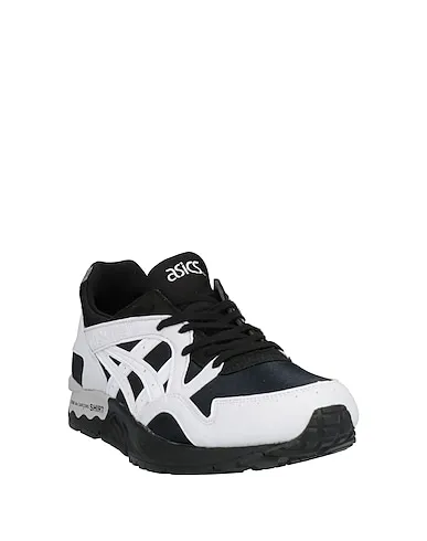 https://images.styletyx.com/images/white-leather-sneakers-comme-des-garcons-x-asics-2838362_2.webp
