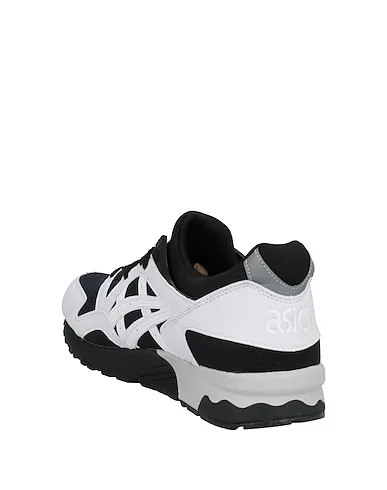 https://images.styletyx.com/images/white-leather-sneakers-comme-des-garcons-x-asics-2838362_3.webp