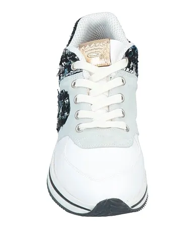 https://images.styletyx.com/images/white-leather-sneakers-crown-13230813_4.webp