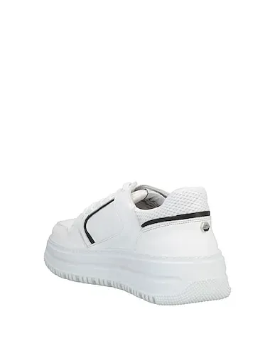 https://images.styletyx.com/images/white-leather-sneakers-cult-3206774_3.webp