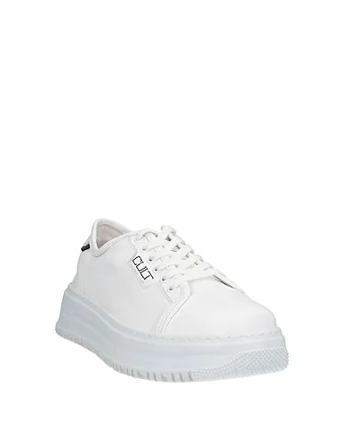 https://images.styletyx.com/images/white-leather-sneakers-cult-3258293_2.webp