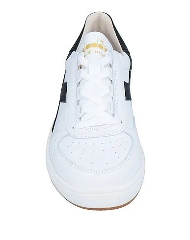 https://images.styletyx.com/images/white-leather-sneakers-diadora-heritage-13713360_4.webp