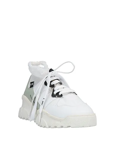 https://images.styletyx.com/images/white-leather-sneakers-f-wd-13246806_2.webp