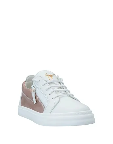 https://images.styletyx.com/images/white-leather-sneakers-giuseppe-zanotti-13091535_2.webp