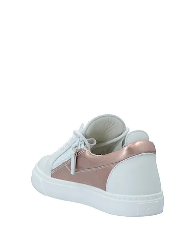 https://images.styletyx.com/images/white-leather-sneakers-giuseppe-zanotti-13091535_3.webp