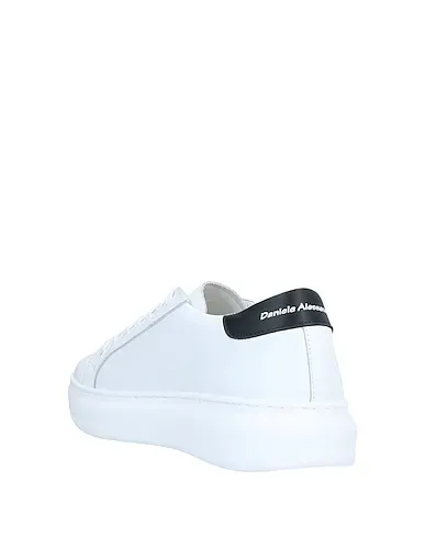 https://images.styletyx.com/images/white-leather-sneakers-grey-daniele-alessandrini-1006578298_3.webp