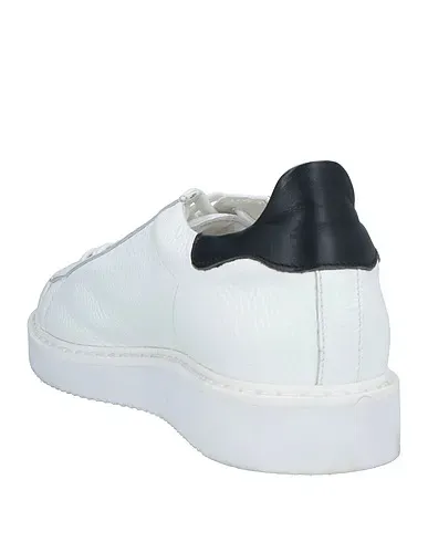 https://images.styletyx.com/images/white-leather-sneakers-heritage-1315728469_3.webp
