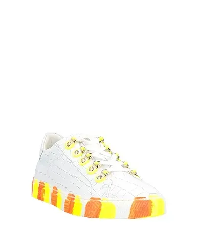 https://images.styletyx.com/images/white-leather-sneakers-hide-jack-874529666_2.webp