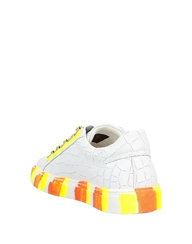https://images.styletyx.com/images/white-leather-sneakers-hide-jack-874529666_3.webp