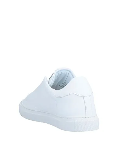 https://images.styletyx.com/images/white-leather-sneakers-john-galliano-1067045_3.webp
