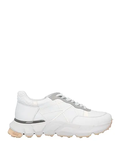 https://images.styletyx.com/images/white-leather-sneakers-l4k3-13216173_1.webp