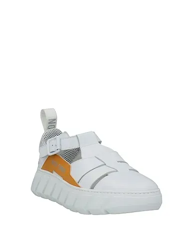 https://images.styletyx.com/images/white-leather-sneakers-mich-e-simon-13016885_2.webp