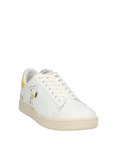 https://images.styletyx.com/images/white-leather-sneakers-moaconcept-1908921816_2.webp