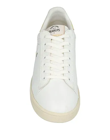 https://images.styletyx.com/images/white-leather-sneakers-moaconcept-1908921816_4.webp