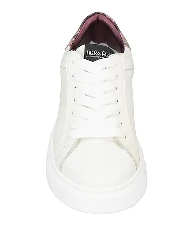 https://images.styletyx.com/images/white-leather-sneakers-nira-rubens-3317434_4.webp