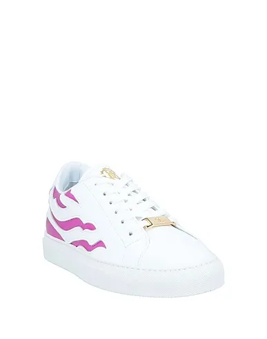 https://images.styletyx.com/images/white-leather-sneakers-roberto-cavalli-1224920290_2.webp