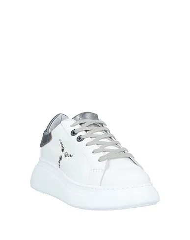 https://images.styletyx.com/images/white-leather-sneakers-tonakai-1004400878_2.webp