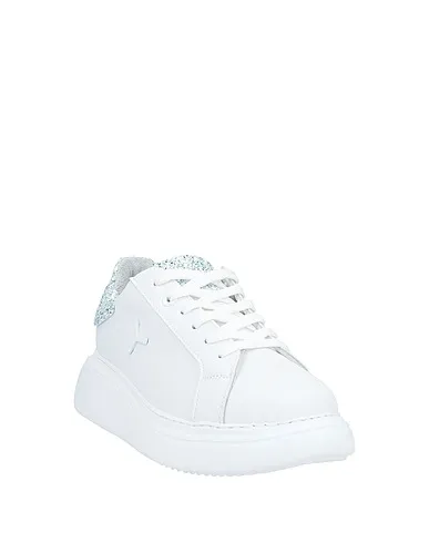 https://images.styletyx.com/images/white-leather-sneakers-tonakai-1005557830_2.webp