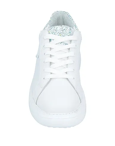 https://images.styletyx.com/images/white-leather-sneakers-tonakai-1005557830_4.webp